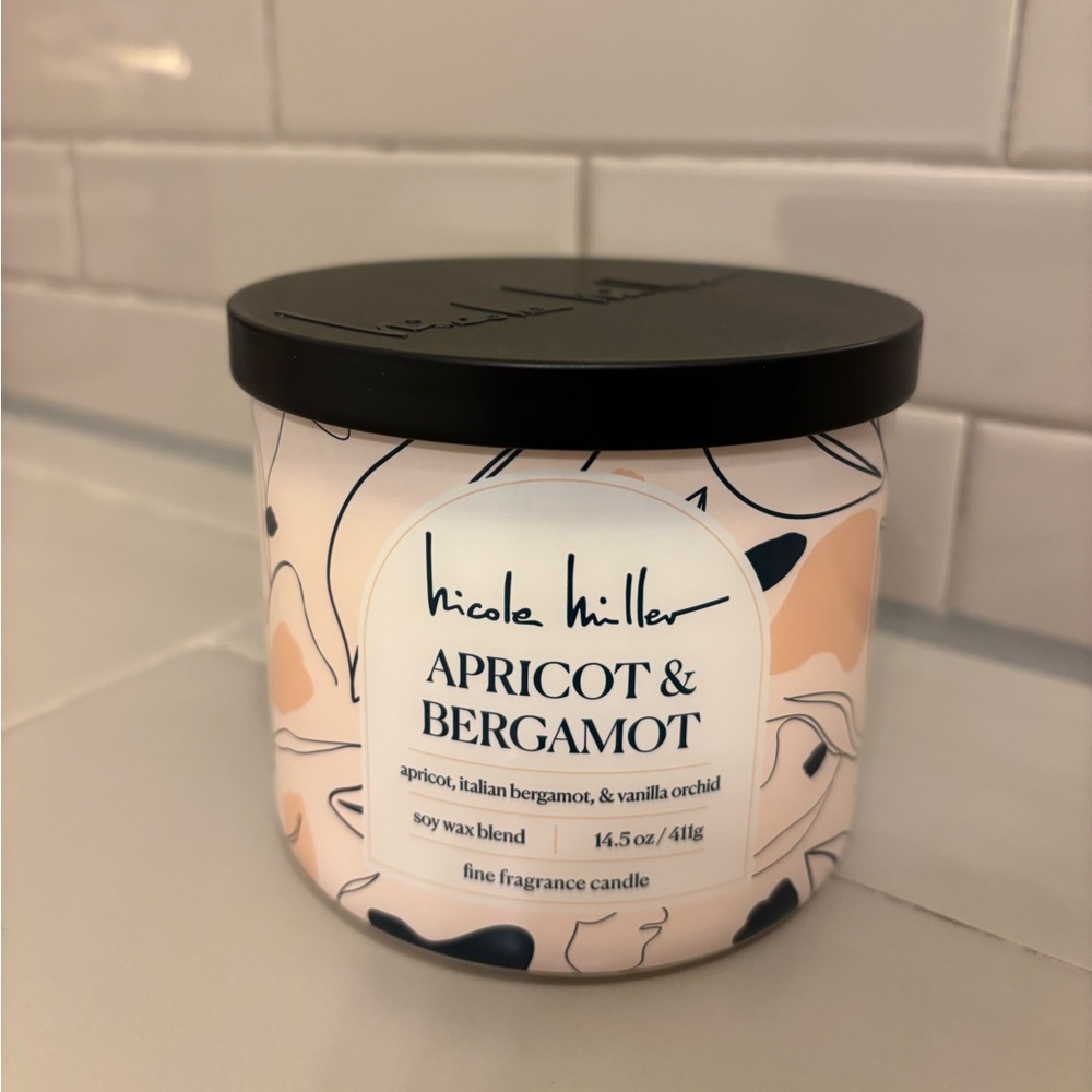 NEW* Apricot & Bergamot scented candle